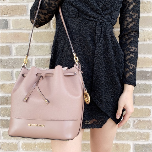 Gaby’sBags👜💕-NWT Michael Kors Bucket Bag - Picture 4 of 5